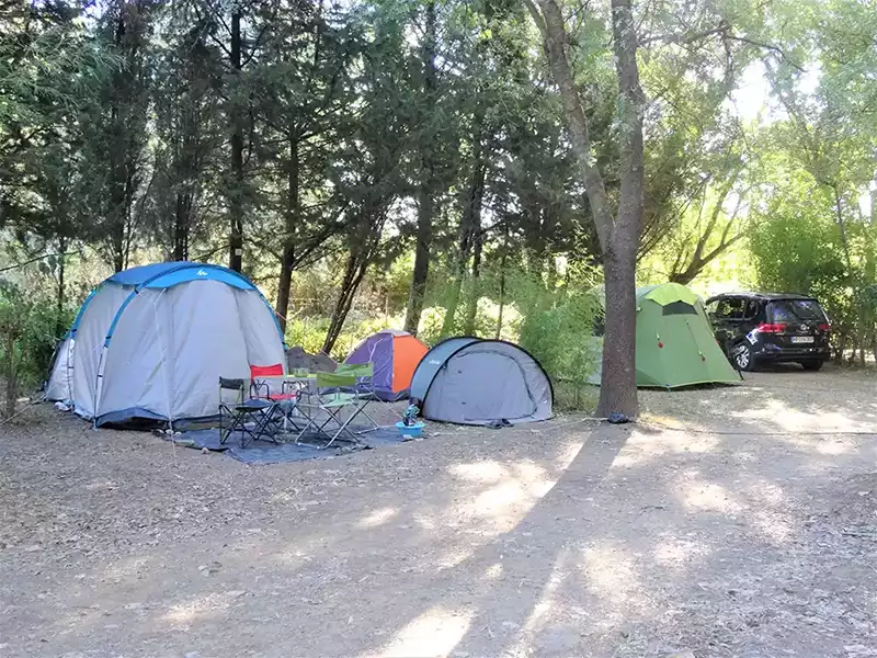 emplacement de camping pour tente à Sommières
