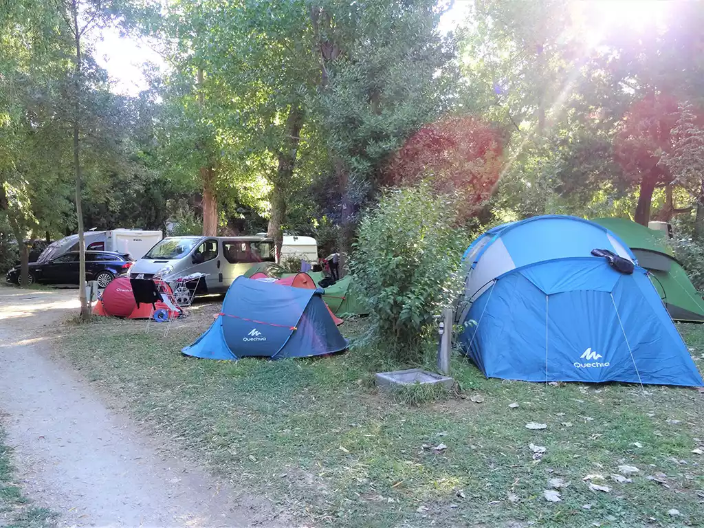 tente emplacement camping Sommière Gard